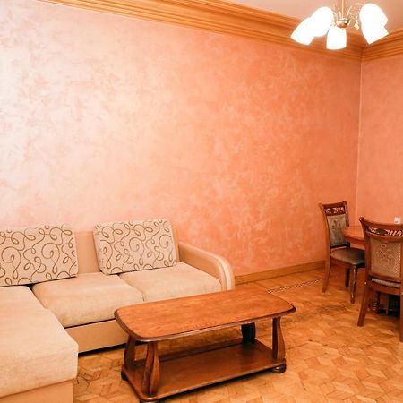 Big 3 Room Apartment On Republic Square Erevan Exterior foto